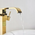 Bateria-Wannowa-Podlogowa-Carat-Gold-Wodospad-REA-Marka-Rea.jpg